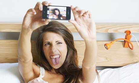 Selfie sexy su Facebook